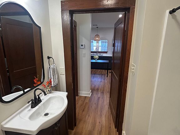 4th image of 203 Madelyn St