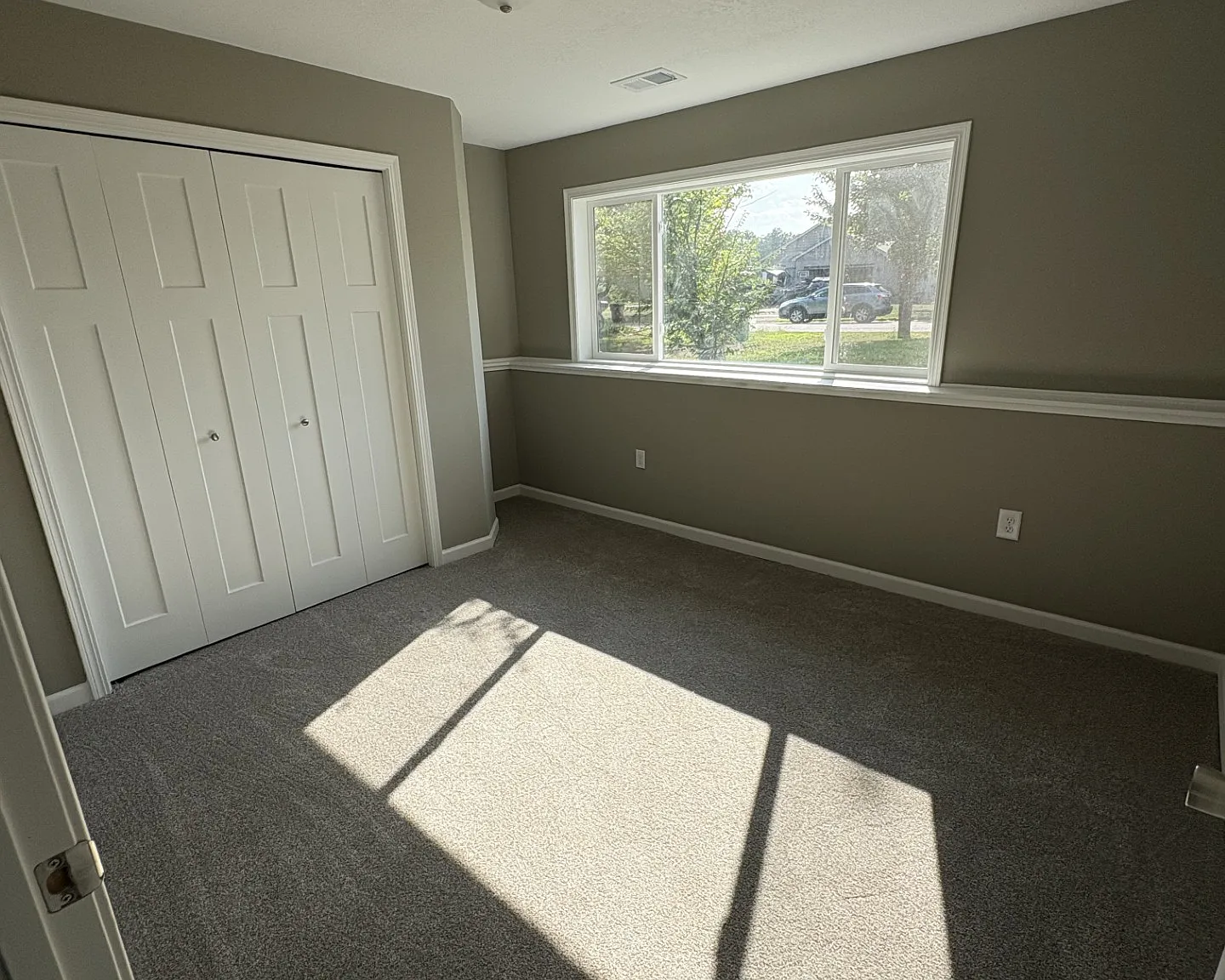 5 bed, 2336 sqft, $3,200 — Photo 4