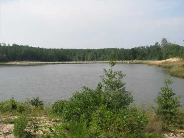 2624 Hannah Dr, Deatsville, AL 36022