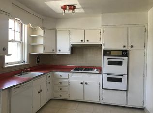 933 Friendship St, Philadelphia, PA 19111