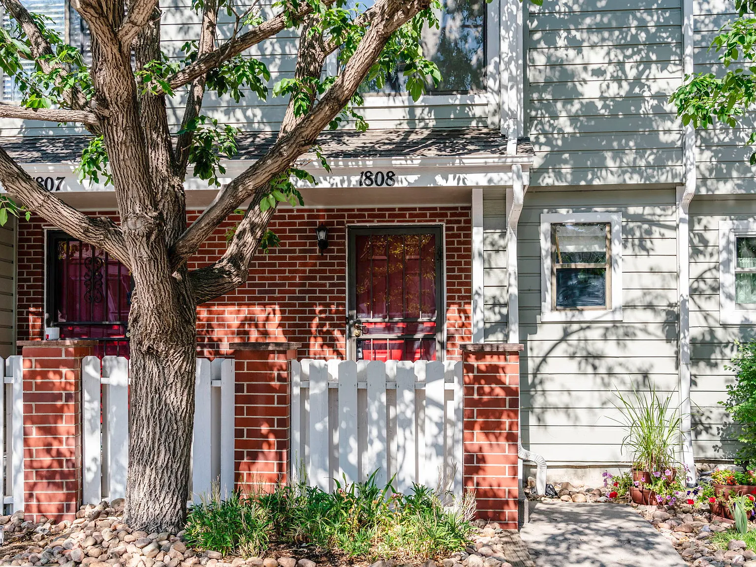 3 bed, 1.5 bath, 1470 sqft, $2,300 — Photo 3