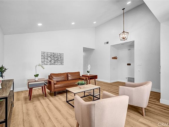 4th image of 8402 Crescent Ave