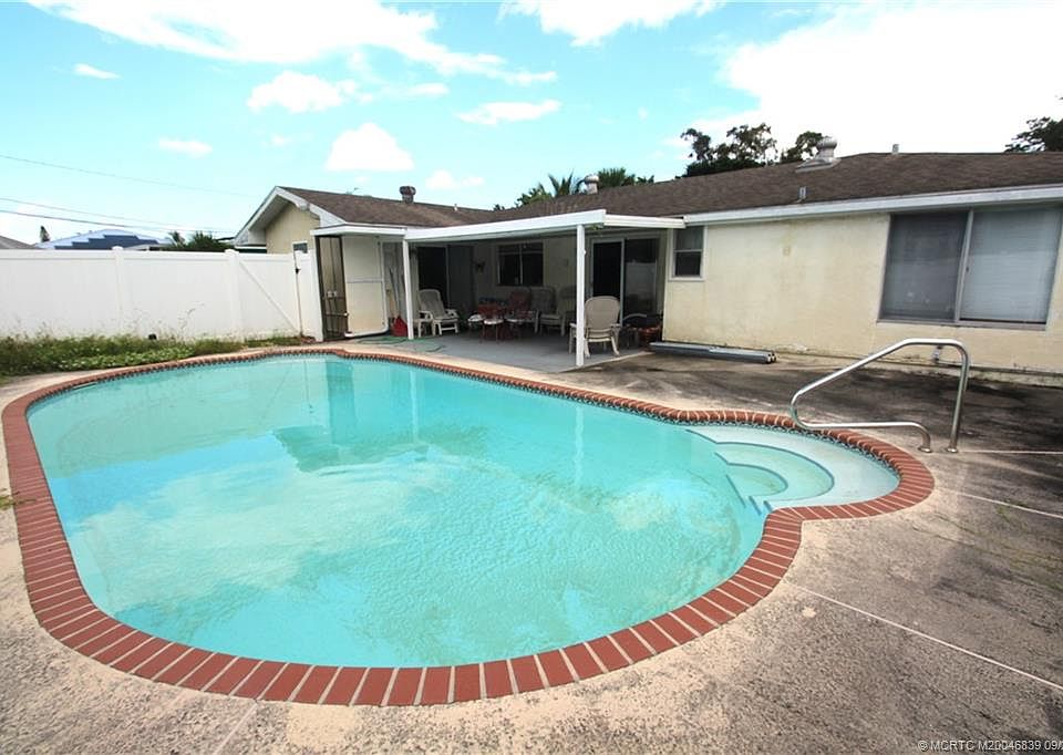 1st image of 2332 SE Seafury Ln