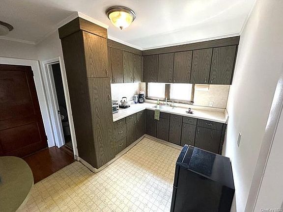 4th image of 457 Main St Unit 201