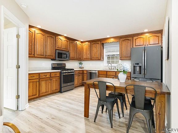 3rd image of 418 Anchor Dr