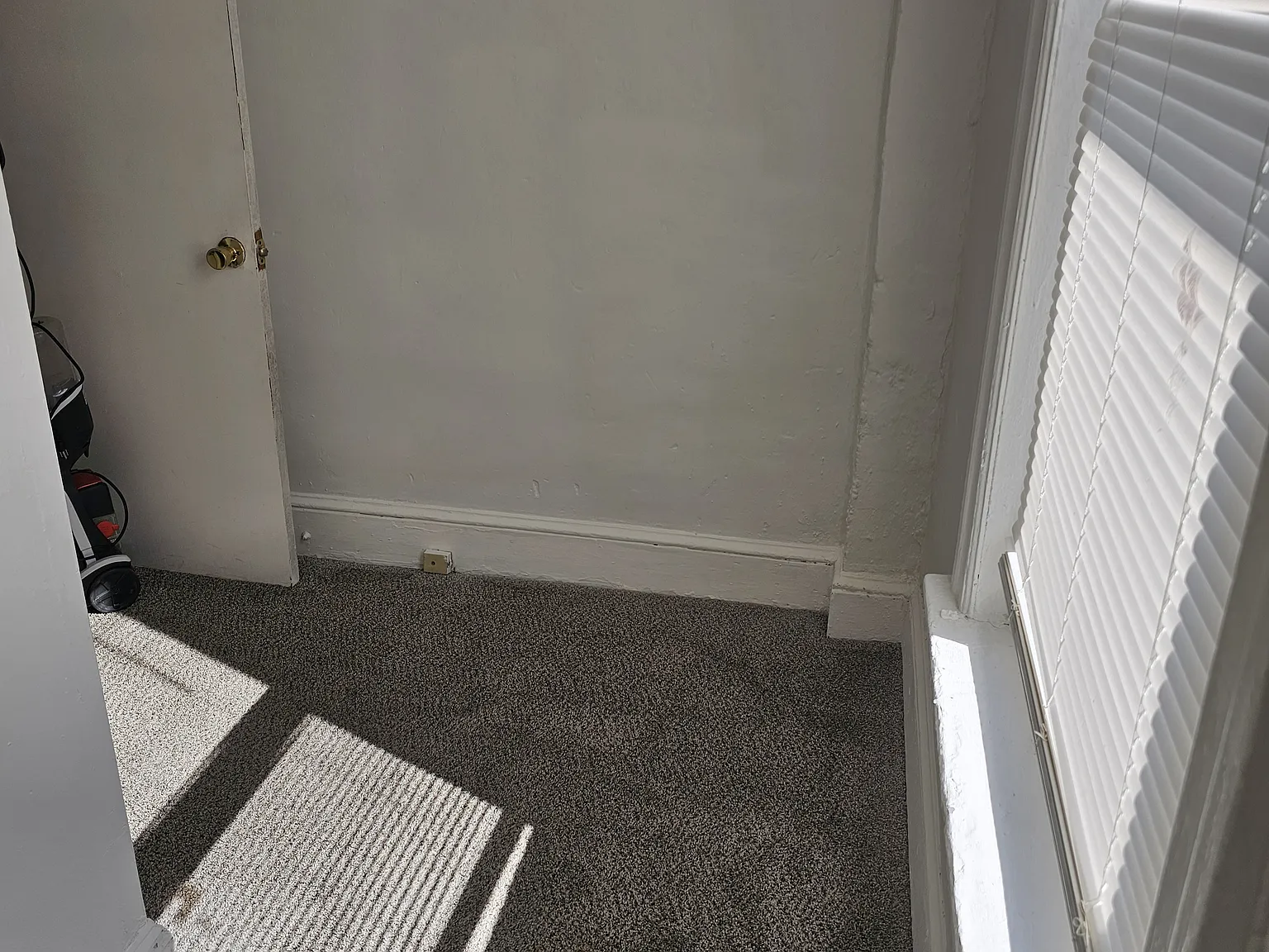 146 Maple Ave — Photo 2