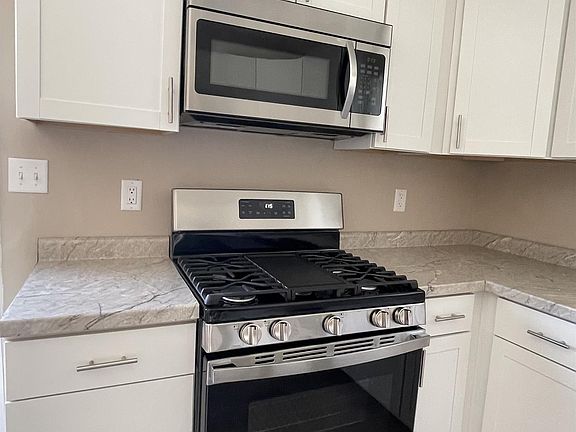 3rd image of 6250 Buckingham Ave