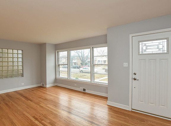 4th image of 5533 W Sunnyside Ave