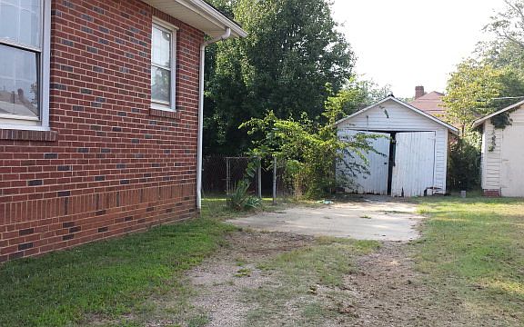 3rd image of 500 Chace Ave