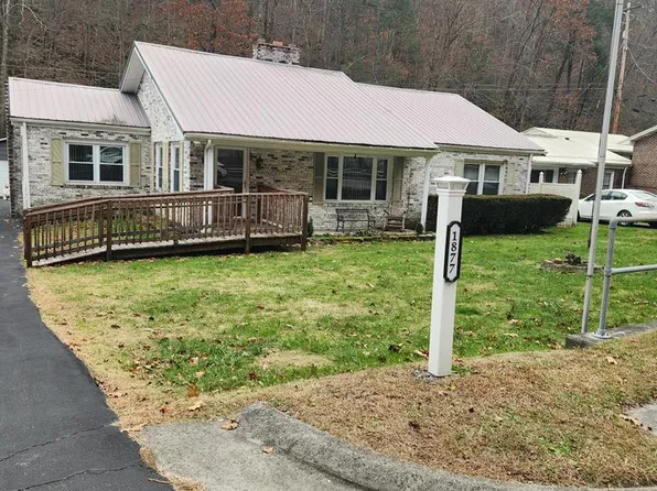 1877 Lovers Gap Rd, Vansant, VA 24656