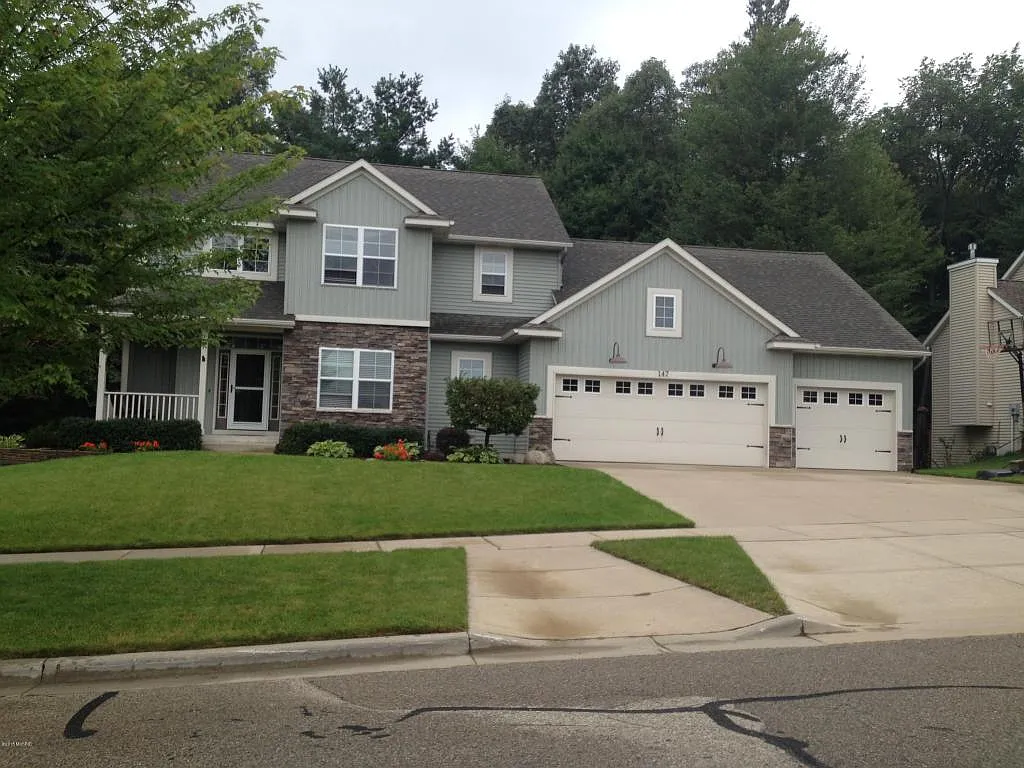 147 Bradman Dr NE photo 1