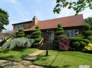 5 Roosevelt Pl, Massapequa, NY 11758