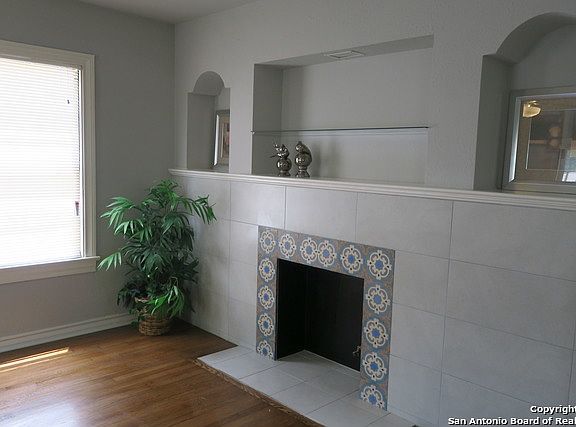 3rd image of 418 Haggin St