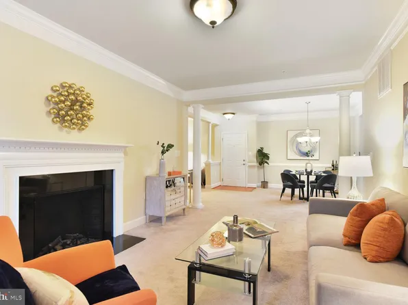 7055 Heritage Hunt Dr APT 208, Gainesville, VA 20155