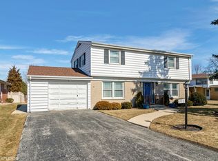 718 Barton Dr, Countryside, IL