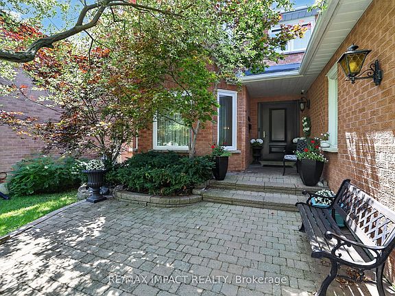 4th image of 2358 Wildwood Cres