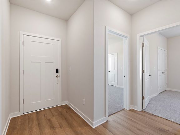 4th image of 409 Hondo St