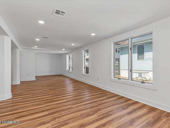4th image of 82 Neptune Ave #1/2