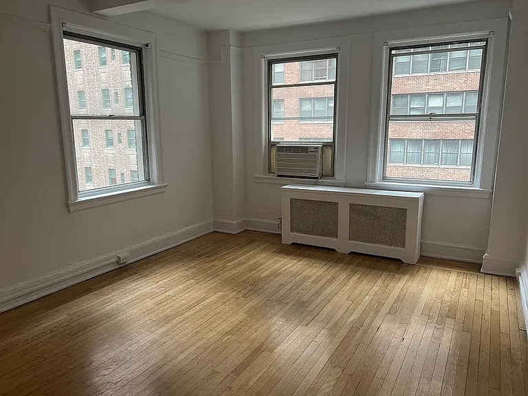 150 E 39th St #707 — Photo 1