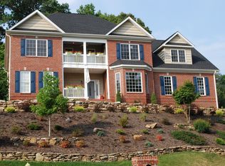 40 Riverside Dr, Oak Ridge, TN 37830