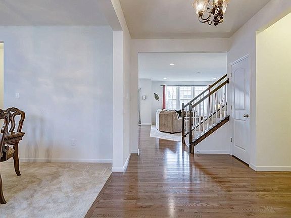 4th image of 743 Savannah Crossing Way