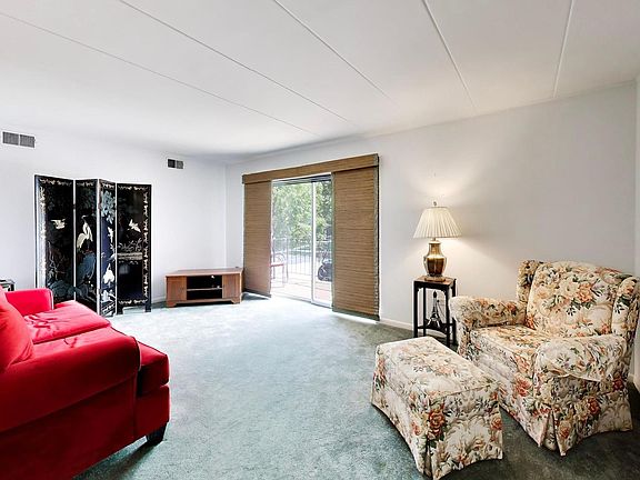 4th image of 11012 S Kilpatrick Ave Unit 2NE