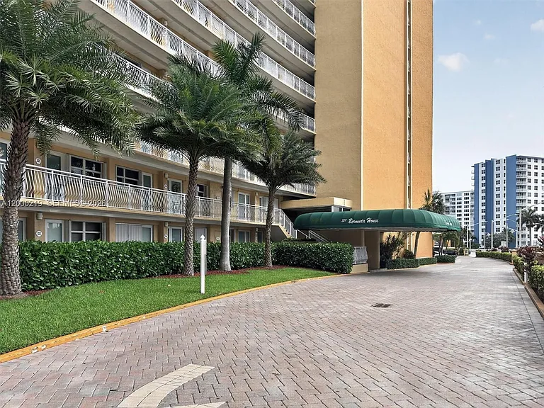 328 N Ocean Blvd #707 — Photo 40