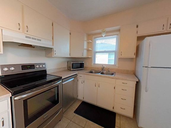 4th image of 11721 Fuller Ave