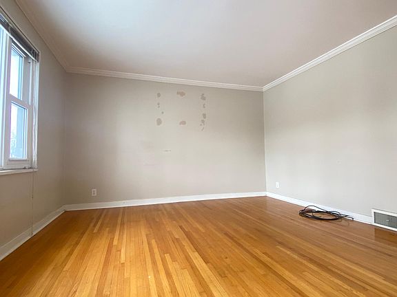 4th image of 38 Edgewood Ave #1