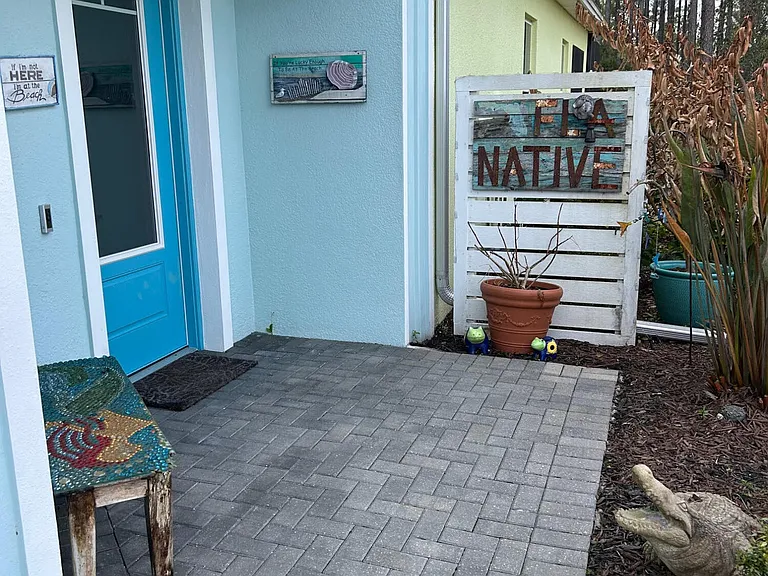 402 Tiki Ter — Photo 2