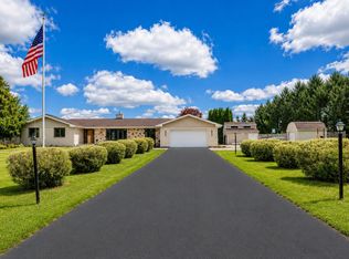 704 N Rose Farm Rd, Woodstock, IL 60098