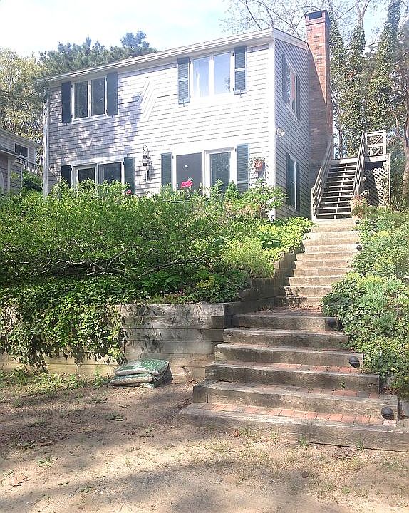 Staircase and gardens 