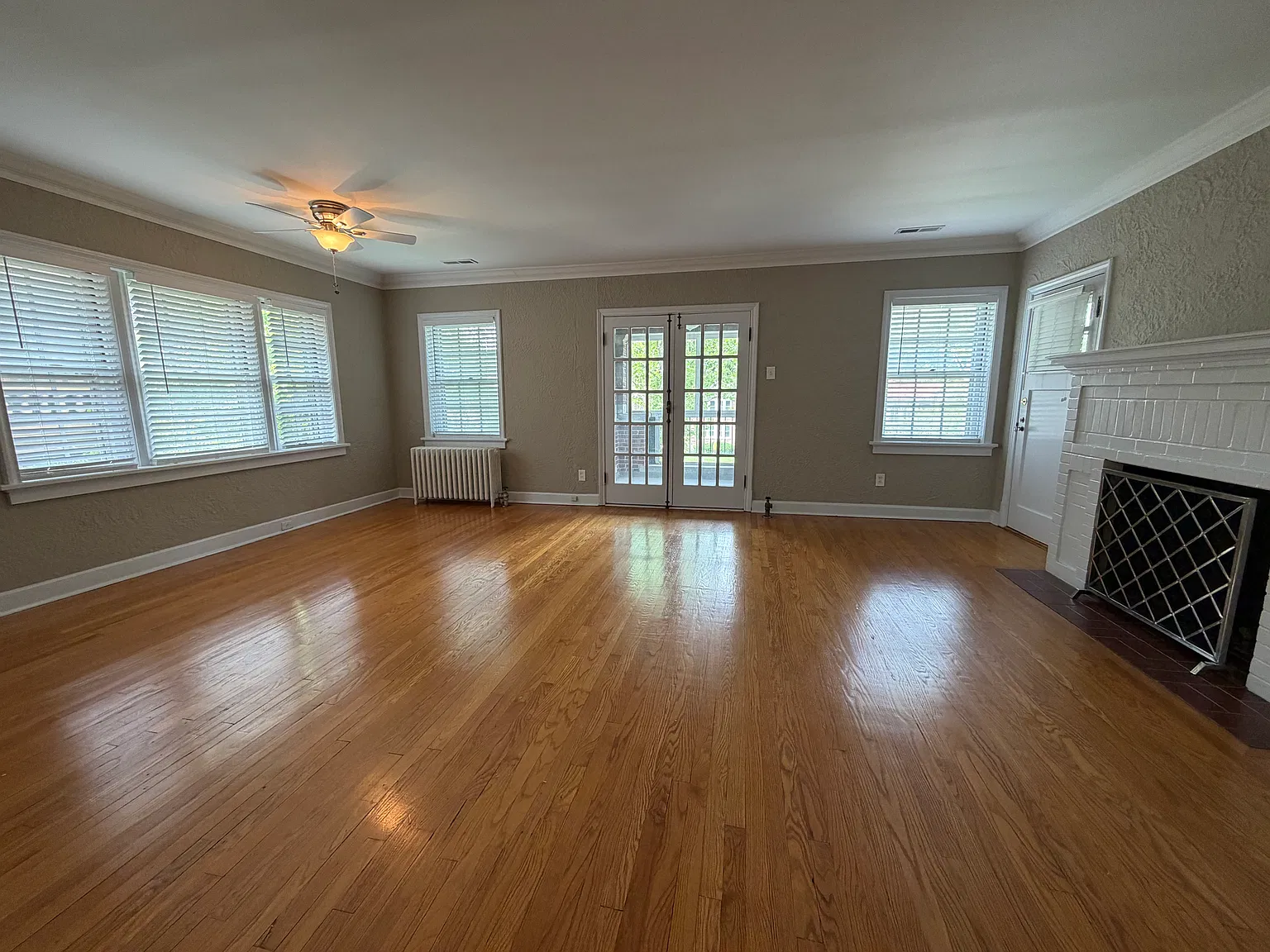 3 bed, $2,195 — Photo 3