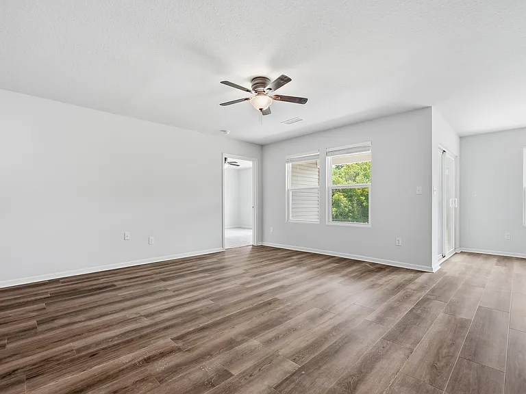 136 Pfitzer Ct — Photo 26