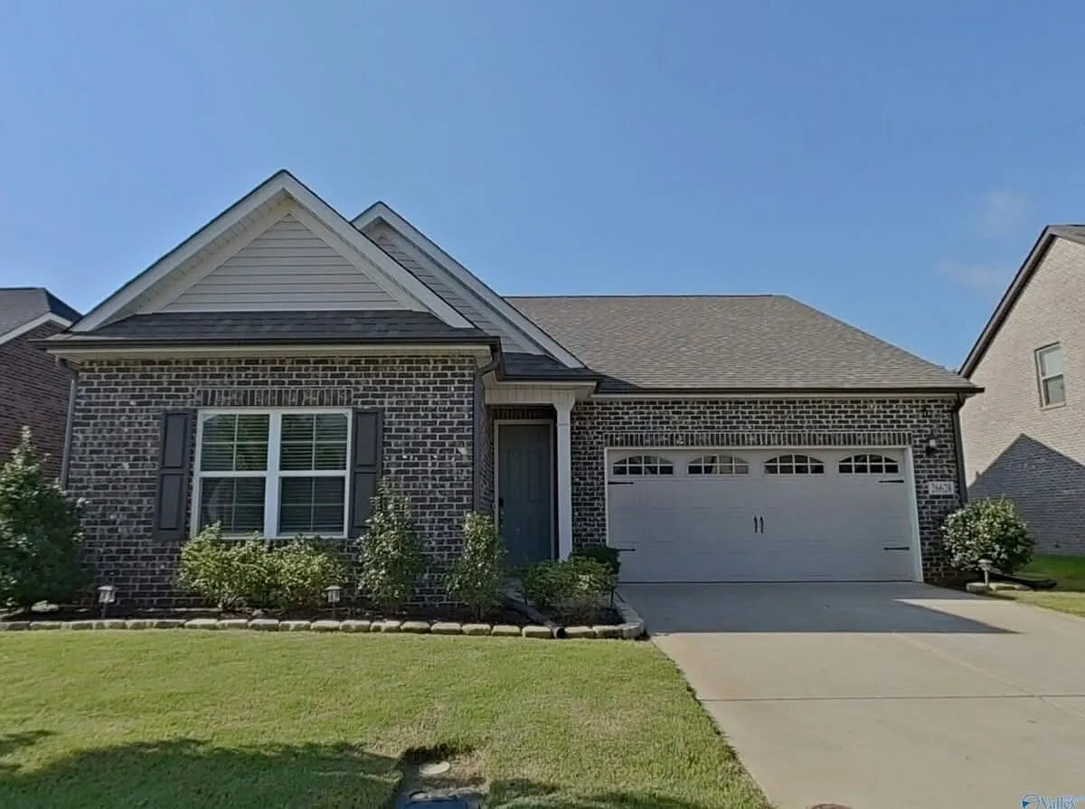 3 bed, 2.5 bath, 1754 sqft, $1,995 — Photo 1