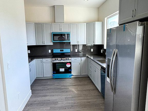 5th image of 642 Marin Ave