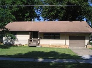 905 S Barnes Ave, Springfield, MO 65802