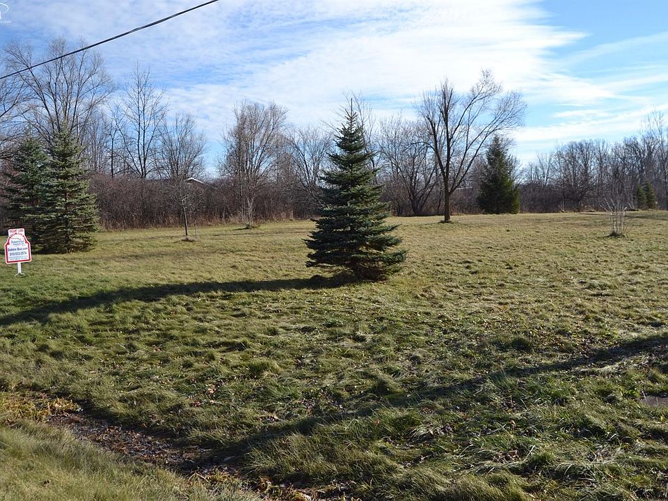 2nd image of 1090 E Reid Rd