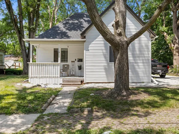 904 E Water St, Urbana, IL 61802