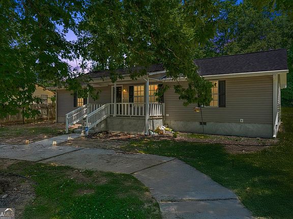 4th image of 566 Shadowmoor Cir