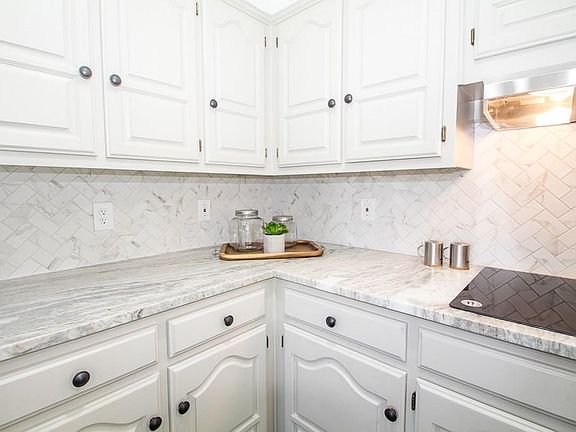 5th image of 10151 Barton Cir