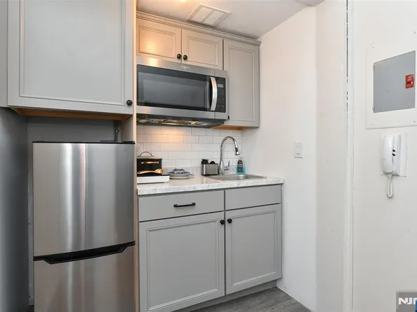 3020-3030 Edwin Ave #5-H, Fort Lee, NJ 07024