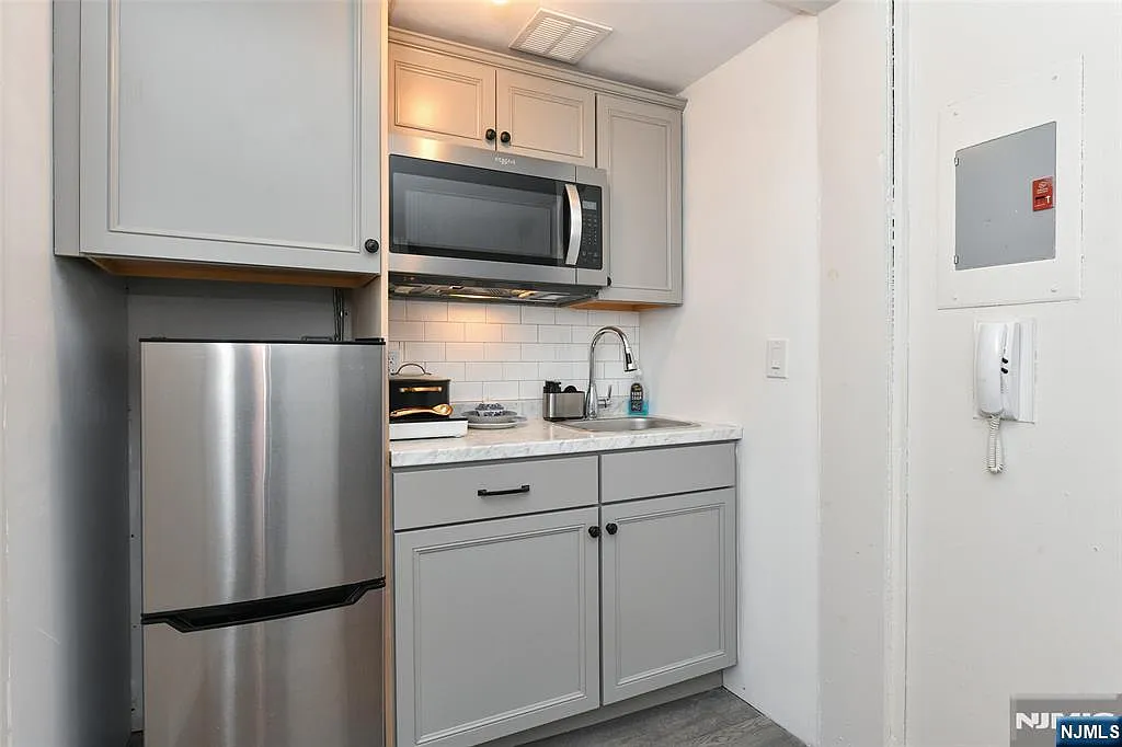 3020-3030 Edwin Ave #5-H photo 1