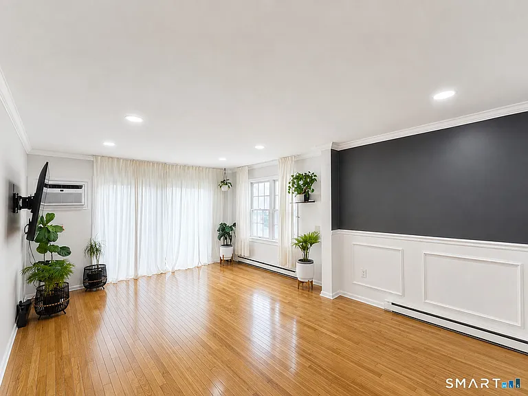 256 Washington Blvd #6 — Photo 1