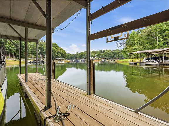 4th image of 102 Pier Thirty Three