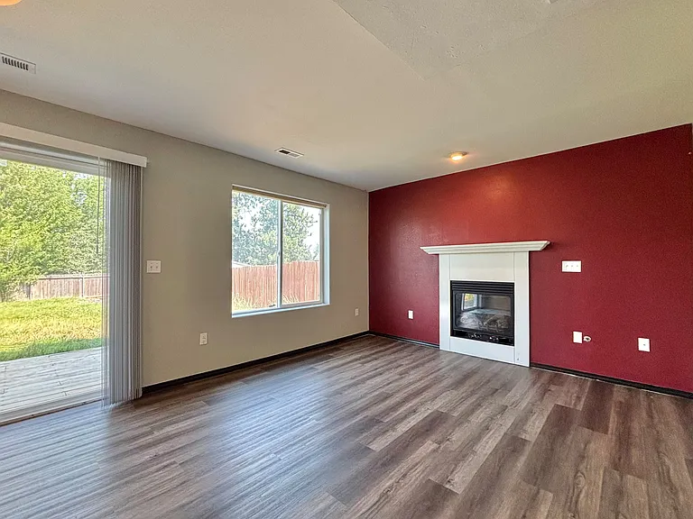 905 E Spence St — Photo 10
