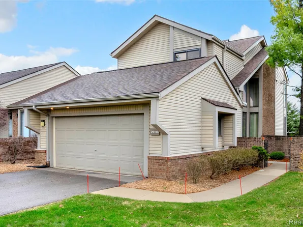 29118 E Chanticleer Dr, Southfield, MI 48034