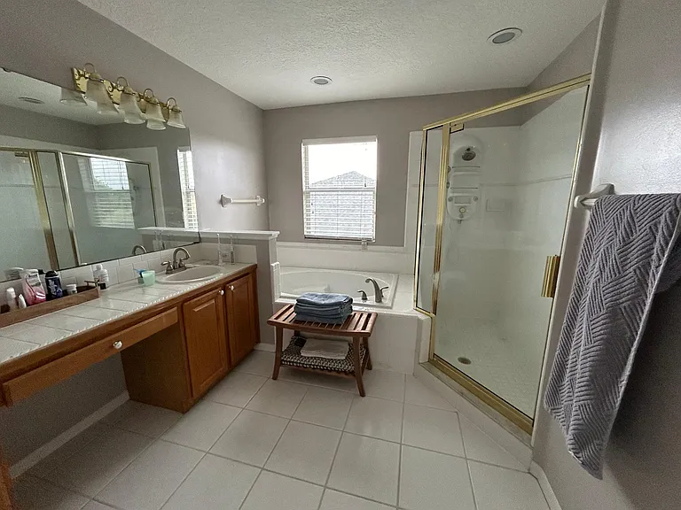 209 Strathmore Cir — Photo 36