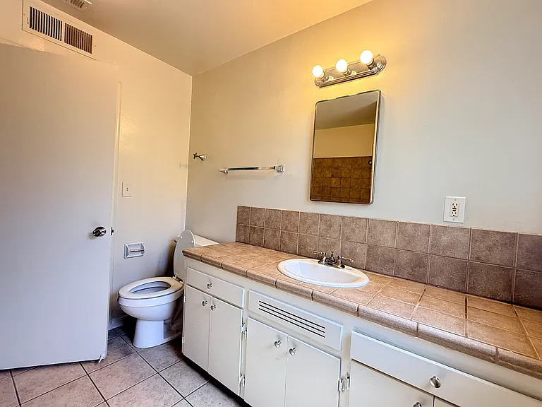 223 E Robinson Ave — Photo 21