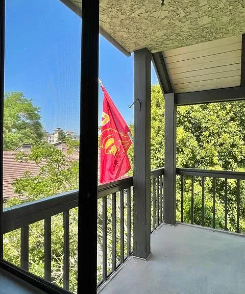 330 Cordova St — Photo 4